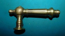 ANCIENNE POIGNÉE DE PORTE EN LAITON CARRÉ de 8 .XIXe/XXe LOQUET CLENCHE PORTE 12