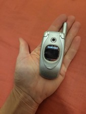 Mini téléphone à clapet Samsung vintage SGH-V200