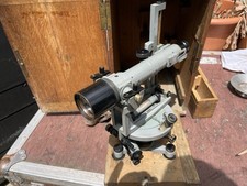 Tachéomètre autoréducteur