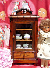 ANTIQUE BAMBOO IMITATION WOOD DOLL, BONNETIÈRE/SHOWCASE LATE 19TH CENTURY