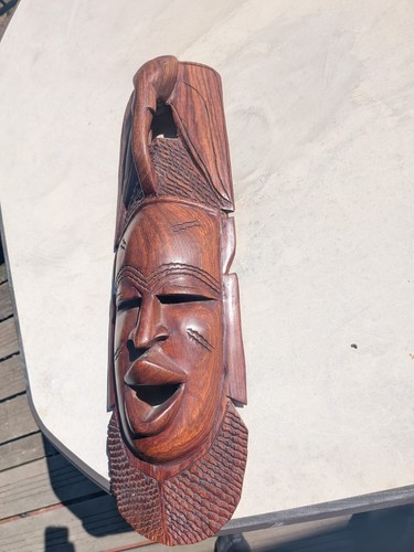 Masque africain sculpté - , en
