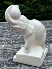 Eléphant jongleur en