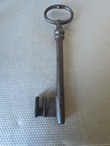 Grande clef ancienne - , 13