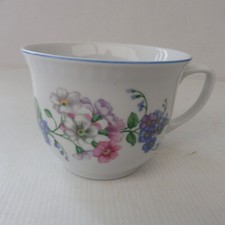 TASSE A CHOCOLAT OU A DEJEUNER PORCELAINE BLANCHE A FLEURS LUBIANA POLOGNE