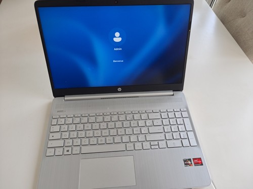 Ordinateur portable laptop - portable,