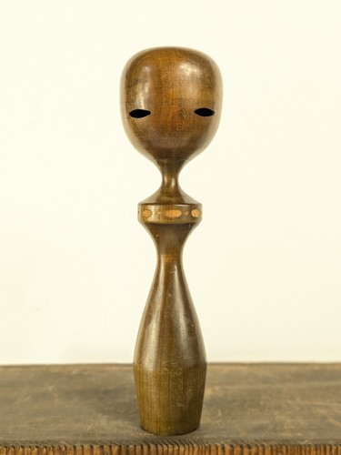 Kokeshi fantôme circa - -,