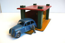 CIJ     JUVA QUATRE TOLE  ET SON GARAGE STARTER  20x14 cm  JOUETS  RENAULT  1939