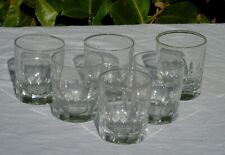 Service de 6 petits verres à whisky en verre taillé. Fin XIXe s. Haut. 6,3 cm