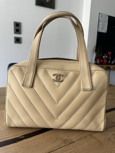 Sac main chanel - À,