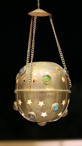 Pendentif suspendu - , en