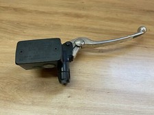 UN MAITRE CYLINDRE DE FREIN