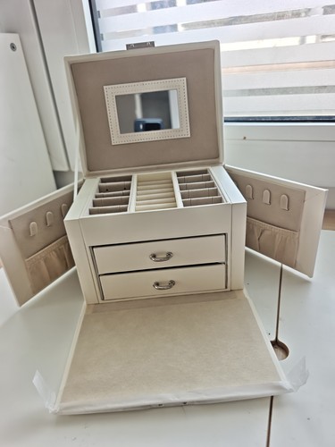 Boîte bijoux beige avec - à,