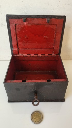 Fonte ancien petit - petit, fort