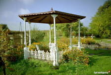 Colonne en fonte avec du chapiteau realisé en finition blanche 