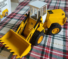 NZG 1/35e : TRACTOPELLE JCB