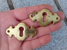 2 ANCIENNES ENTRÉES DE CLÉ SERRURE  DE MEUBLE en bronze ou laiton   N°84C