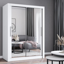 Armoire à portes coulissantes