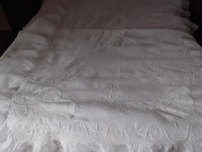 Antique bed top/lit cover.