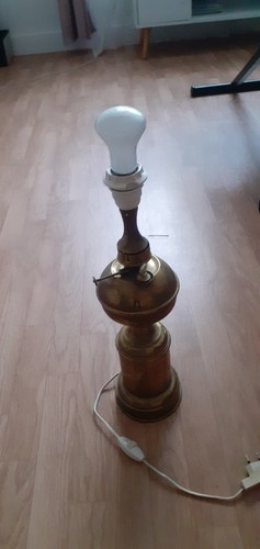 Lampe huile breveté - a,