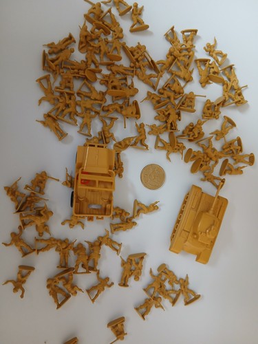 Lots petits soldats - lots,