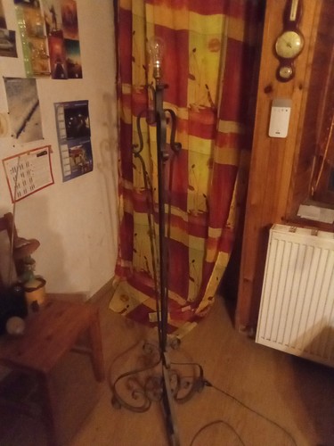 Lampadaire liseuse sur - , en