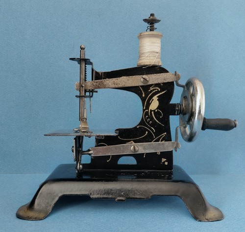 Ancienne petite machine - petite,