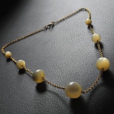 Collier boules matière a