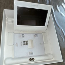 Honeywell Prestige HD 7-Day Programmable Thermostat (THX9421R5021WW)