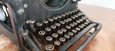 Magnifique machine à écrire