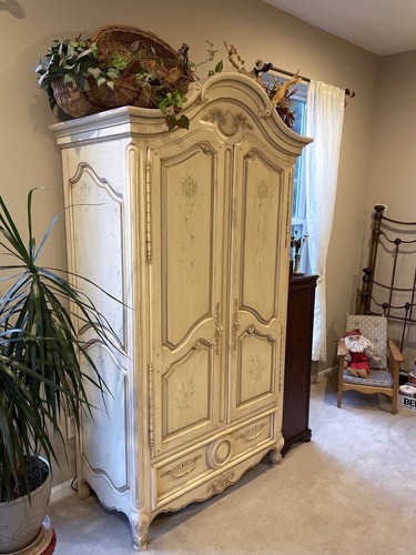Thomasville armoire - armoire,
