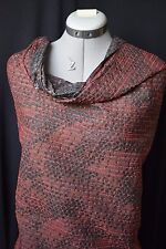 Ungaro. Merveilleux jacquard natté lamé. Noir, rouge, orange, or