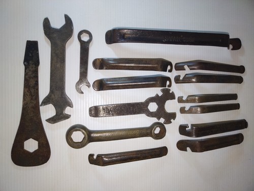 Anciens outils moto vélo - anciens,