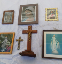 Lot 5 cadres et 2 crucifix