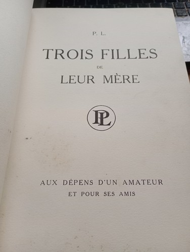 Trois filles leur mère - filles,