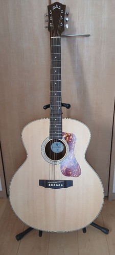 Guitare acoustique naturelle