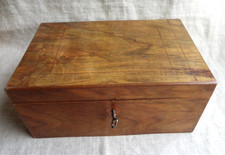 ANCIENNE BOÎTE EN BOIS