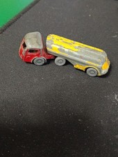 petit camion  citerne  6.5 cm