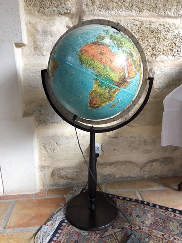 Mappemonde lumineuse sur - mappemonde,