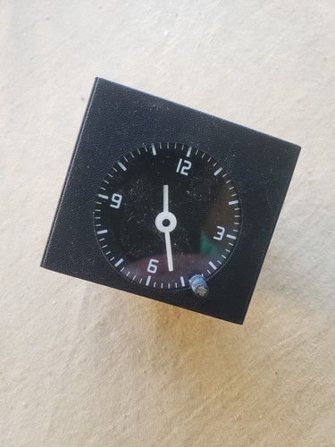 Horloge pendule automobile