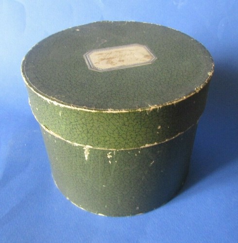 Petit boite chapeau de - a,