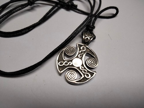 Pendentif triskel celtique - triskel,
