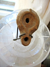 LAMPE A HUILE PRE ROMAINE A