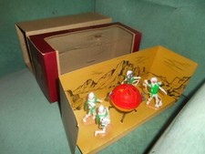 ANCIEN JOUET FIGURINE DE L'ESPACE ROBOT VINTAGE FIGURE NEUVE EN BOITE Space toy