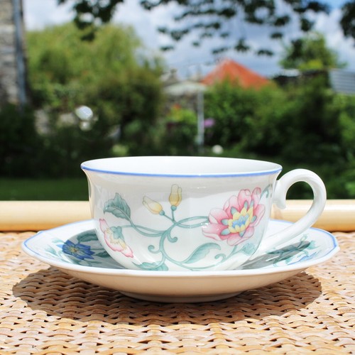 Tasse thé avec soucoupe - à,
