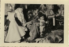 ANTIQUE PHOTO - VINTAGE SNAPSHOT - CURIOSITY NURSERY DOLL TOY CHRISTMAS - CRIB 2