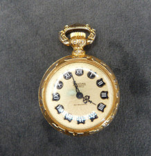 Ravissante petite montre gousset mécanique femme MORTIMA.