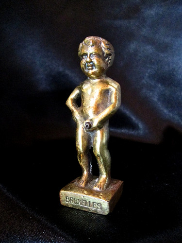 Manneken pis figurine bronze - manneken,