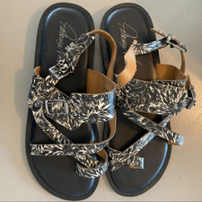 Patricia Nash Fidella sandal in EUC