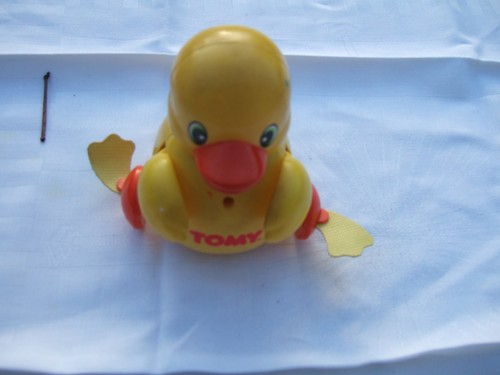Ancien petit canard jaune tomy - ancien,