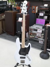 Guitare basse électrique
